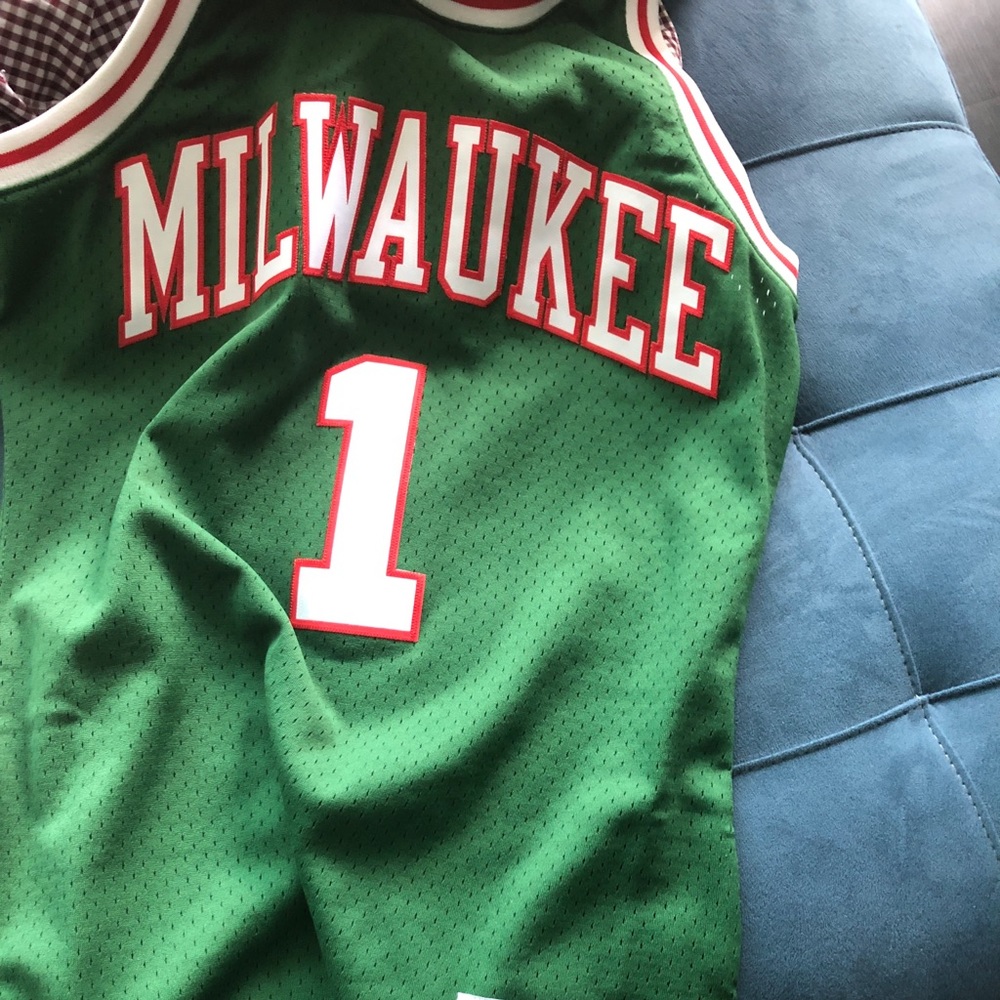 Oscar Robertson Mitchell & Ness Jersey NWT
